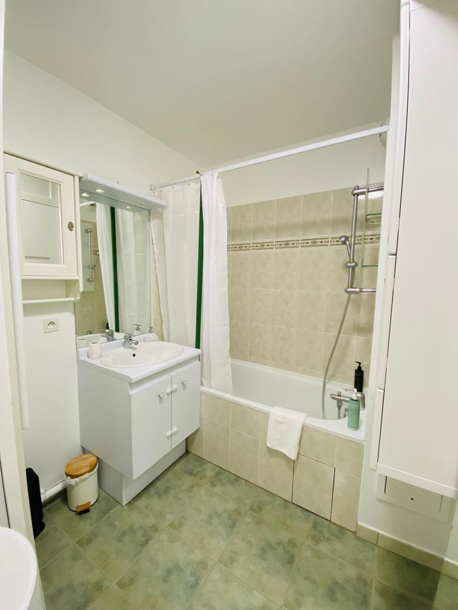 Charmant Appartement 3 Pieces Proche Rer & Disney Монтеврен Экстерьер фото